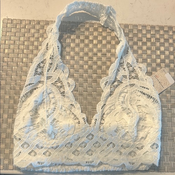 Elegant White Lace Bralette - Picture 2 of 4
